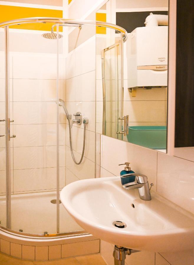 Backpacker Apartment Schoenbrunn Вена Экстерьер фото