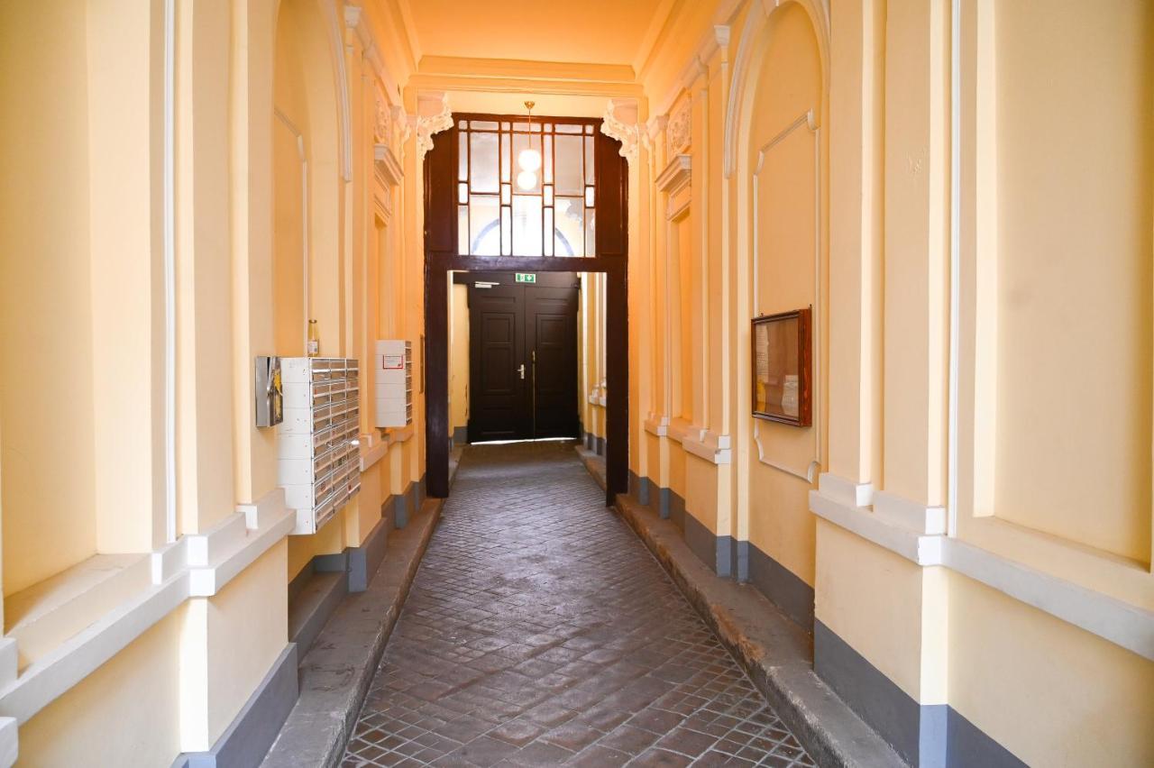 Backpacker Apartment Schoenbrunn Вена Экстерьер фото